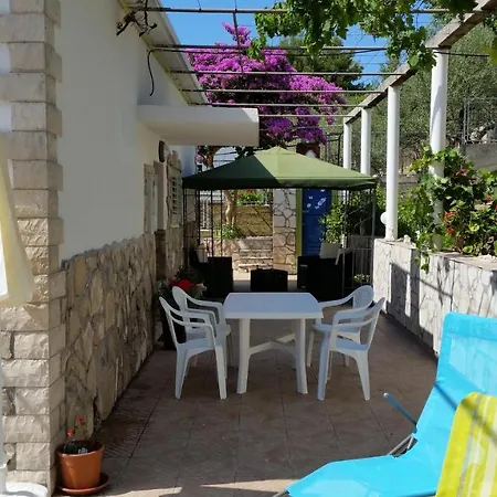 Διαμέρισμα Apartments By The Sea Stomorska, Solta - 11198