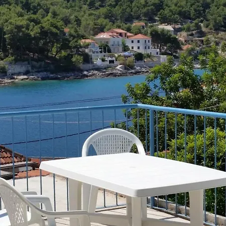 Apartments By The Sea Stomorska, Solta - 11198 *